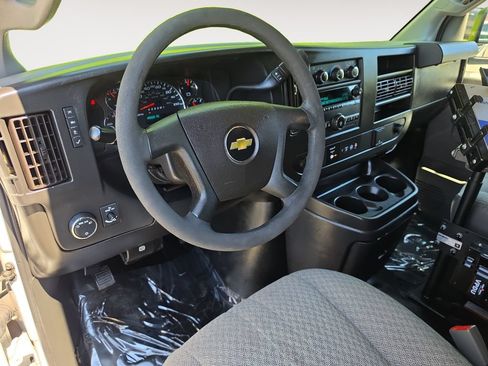 Used 2020 Chevrolet Express 2500 RWD image 10