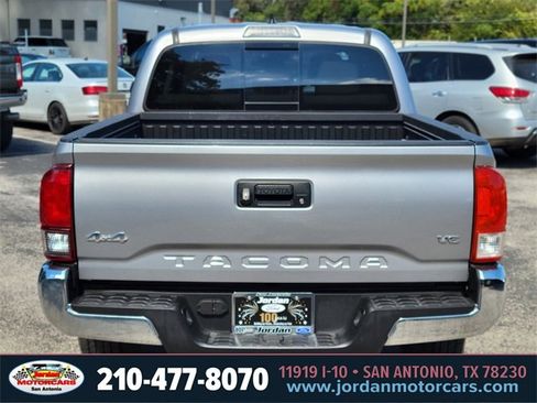 Used 2018 Toyota Tacoma SR5 w/ Exterior Package image 4