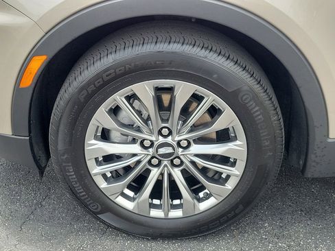 Certified 2025 Cadillac XT4 Premium Luxury FWD image 11