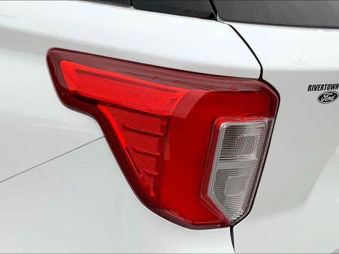Used 2022 Ford Explorer XLT w/ Equipment Group 202A RWD image 29