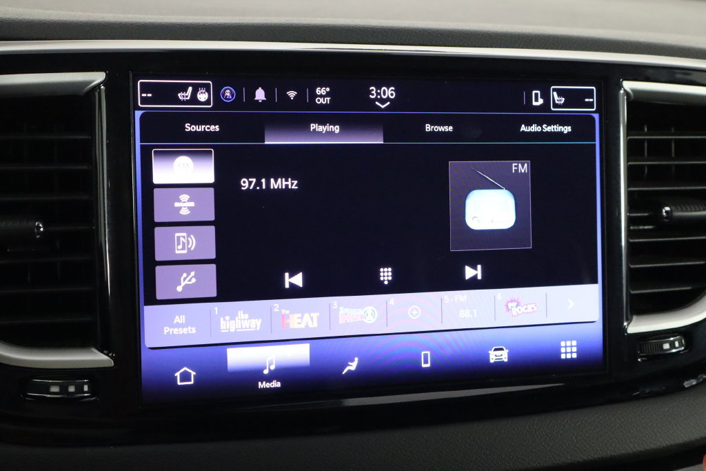 Used 2025 Chrysler Pacifica Select FWD image 30