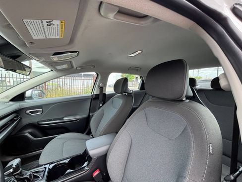 Used 2025 Kia K4 FWD image 32