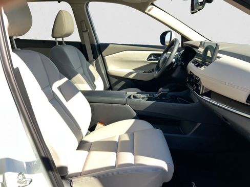 Certified 2025 Nissan Rogue SL w/ Tech Package image 15