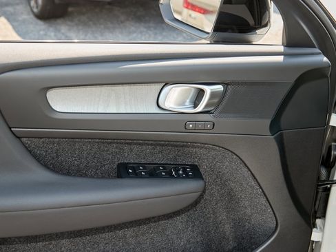 New 2026 Volvo XC40 B5 Core image 9