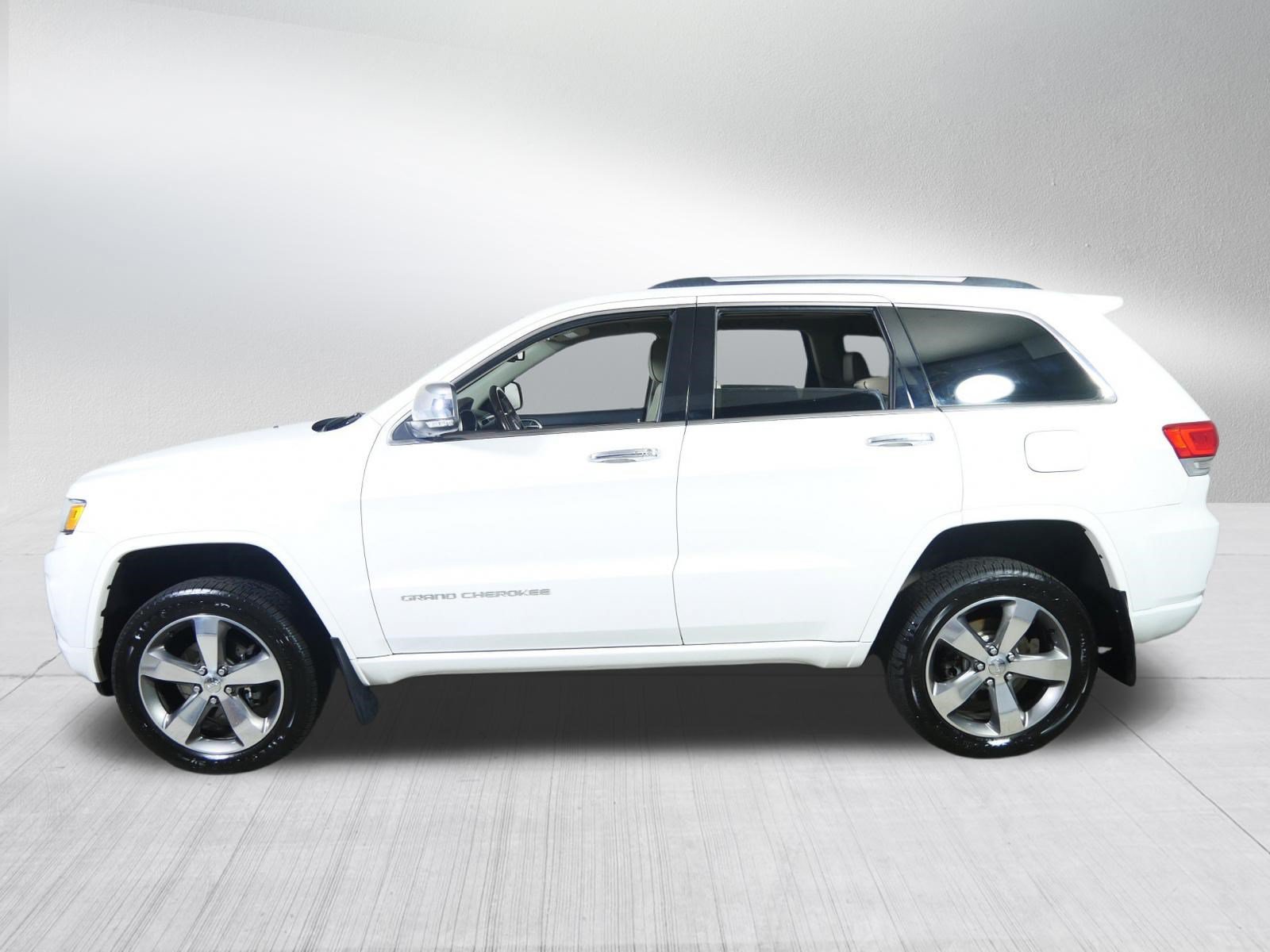 Used 2015 Jeep Grand Cherokee Overland w/ Advanced Technology Group AWD/4WD image 4