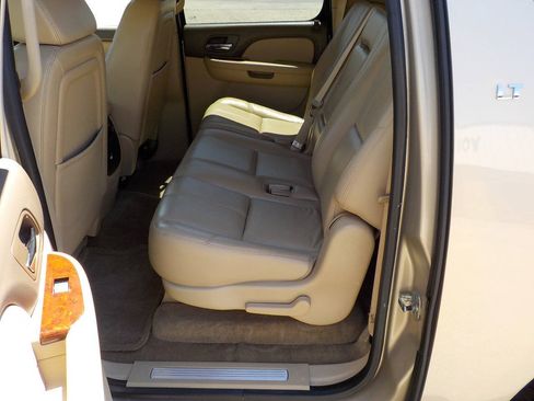Used 2009 Chevrolet Suburban LT w/ Luxury Package RWD image 21