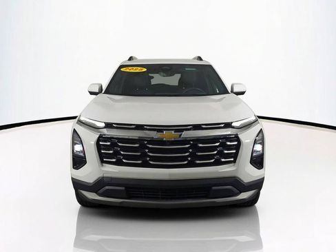 Used 2025 Chevrolet Equinox LT w/ Convenience Package II FWD image 3
