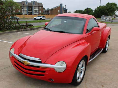 Used 2004 Chevrolet SSR w/ Preferred Equipment Group RWD image 21