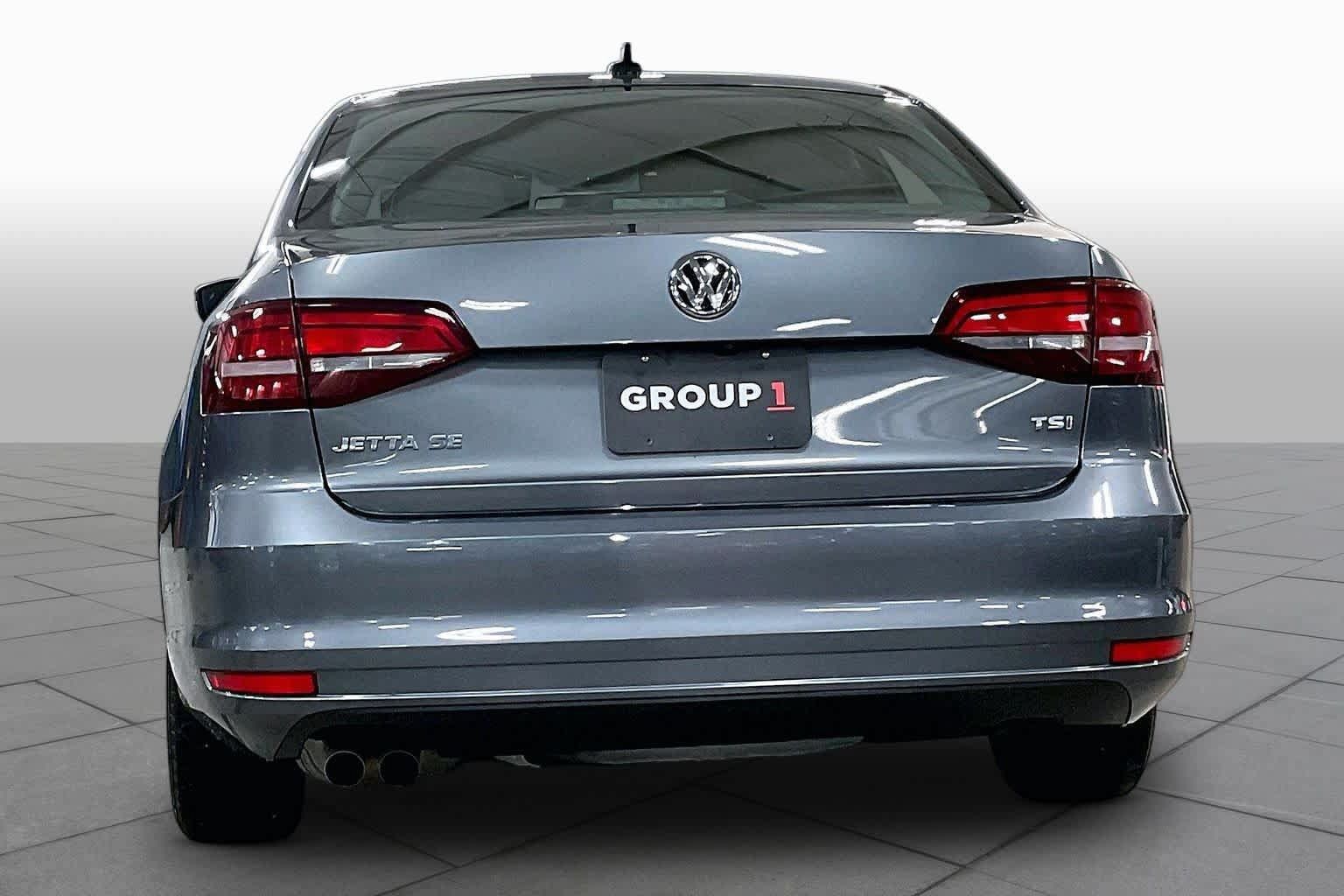 Used 2017 Volkswagen Jetta SE FWD image 5
