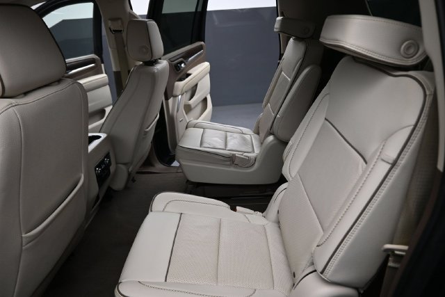 Used 2021 GMC Yukon XL Denali w/ Denali Premium Package AWD/4WD image 16