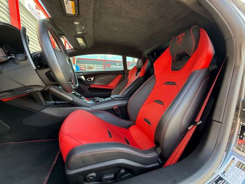 Used 2021 Lamborghini Huracan EVO RWD image 21