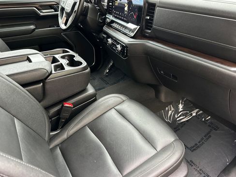 Certified 2025 GMC Sierra 1500 SLT image 19