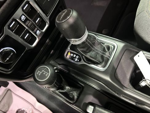 Used 2024 Jeep Gladiator Sport image 20