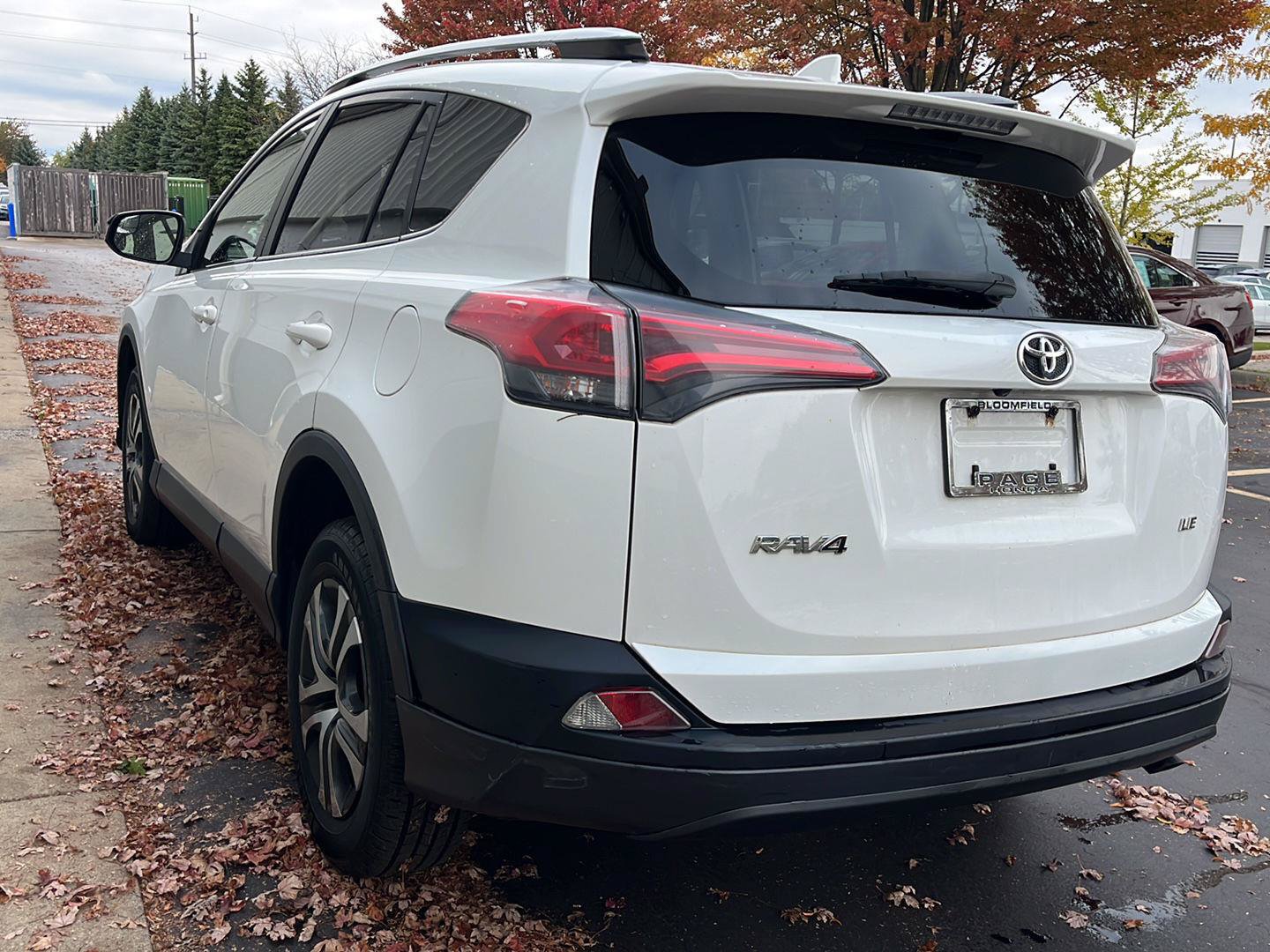 Used 2017 Toyota RAV4 LE FWD image 27