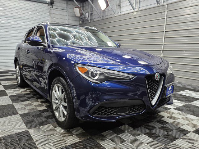 Used 2021 Alfa Romeo Stelvio Ti w/ Premium Package AWD/4WD image 5