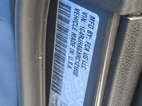 Certified 2024 Jeep Grand Cherokee Altitude image 40