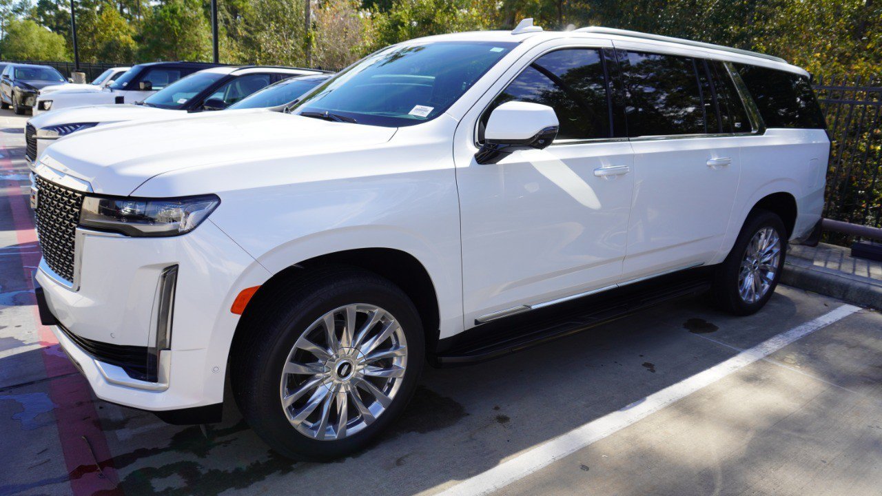 Used 2024 Cadillac Escalade ESV Premium Luxury AWD/4WD image 4