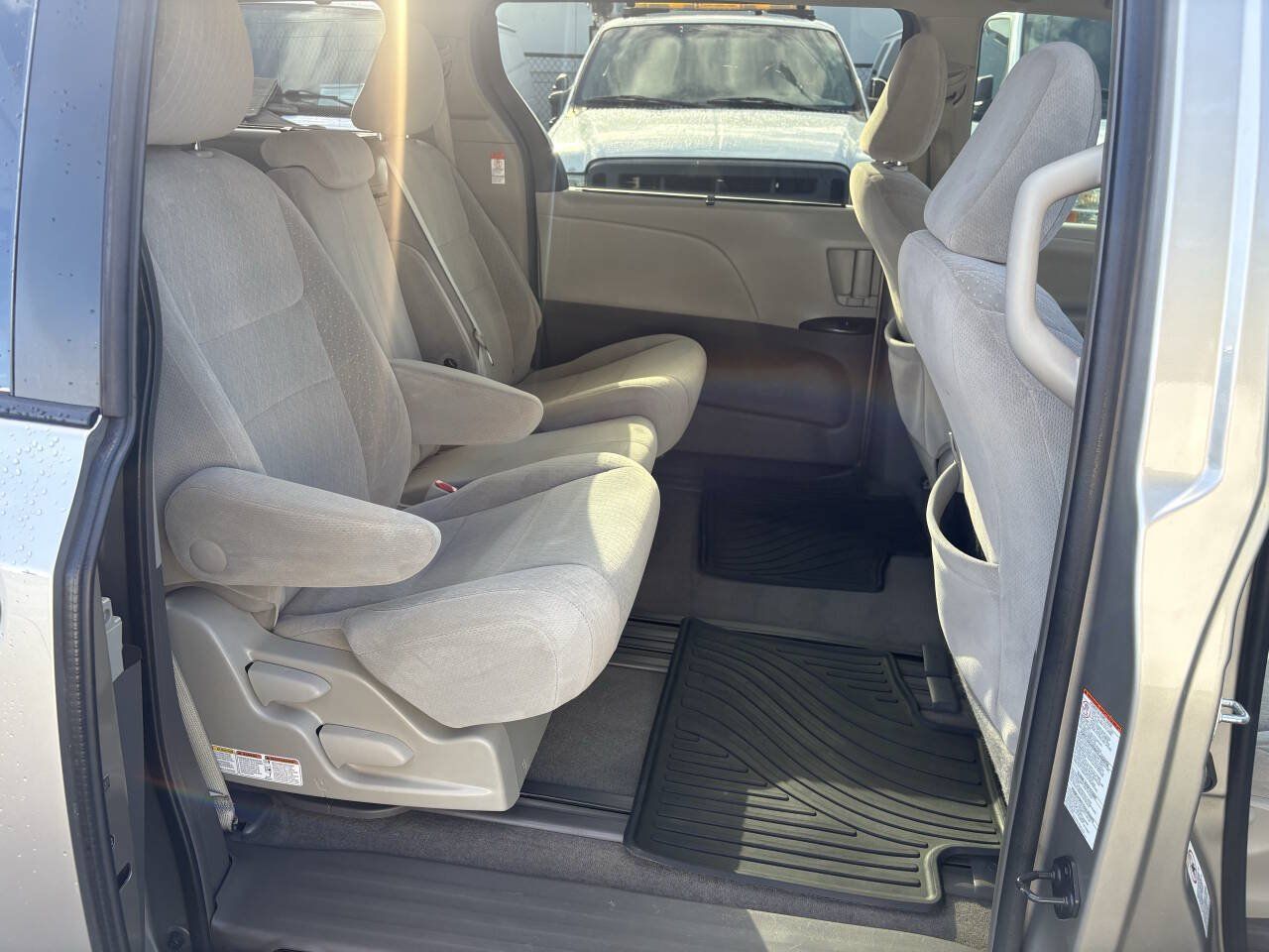 Used 2015 Toyota Sienna LE FWD image 23
