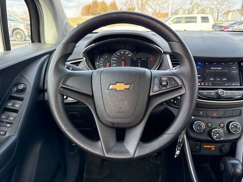 Used 2021 Chevrolet Trax LS image 11