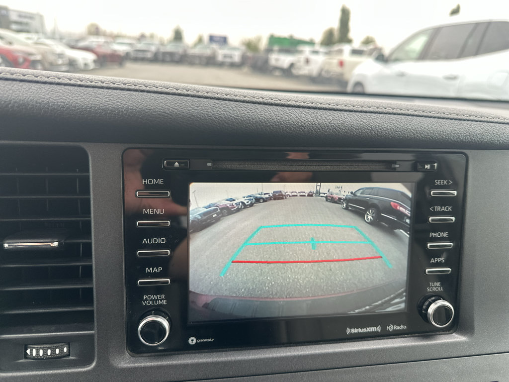 Used 2019 Toyota Sienna XLE w/ XLE Navigation Package FWD image 27