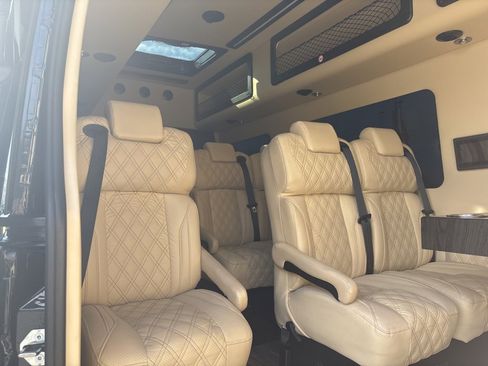 Used 2024 Mercedes-Benz Sprinter 3500 image 36