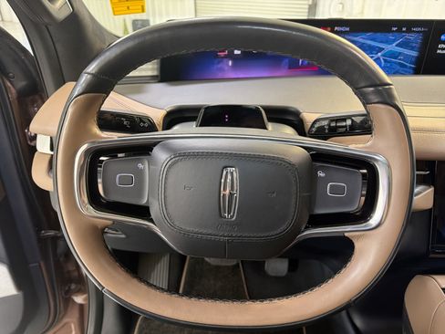 Used 2025 Lincoln Navigator Black Label image 13