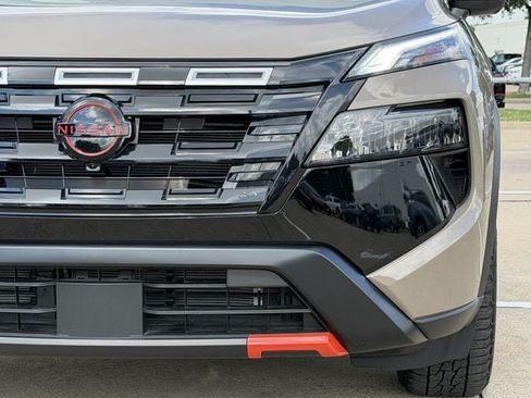 Used 2025 Nissan Rogue SV AWD/4WD image 8