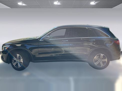 Used 2018 Mercedes-Benz GLC 300 4MATIC image 2