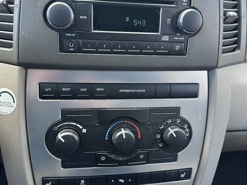 Used 2006 Jeep Grand Cherokee Laredo AWD/4WD image 12