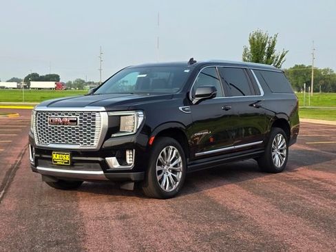 Used 2022 GMC Yukon XL Denali image 34