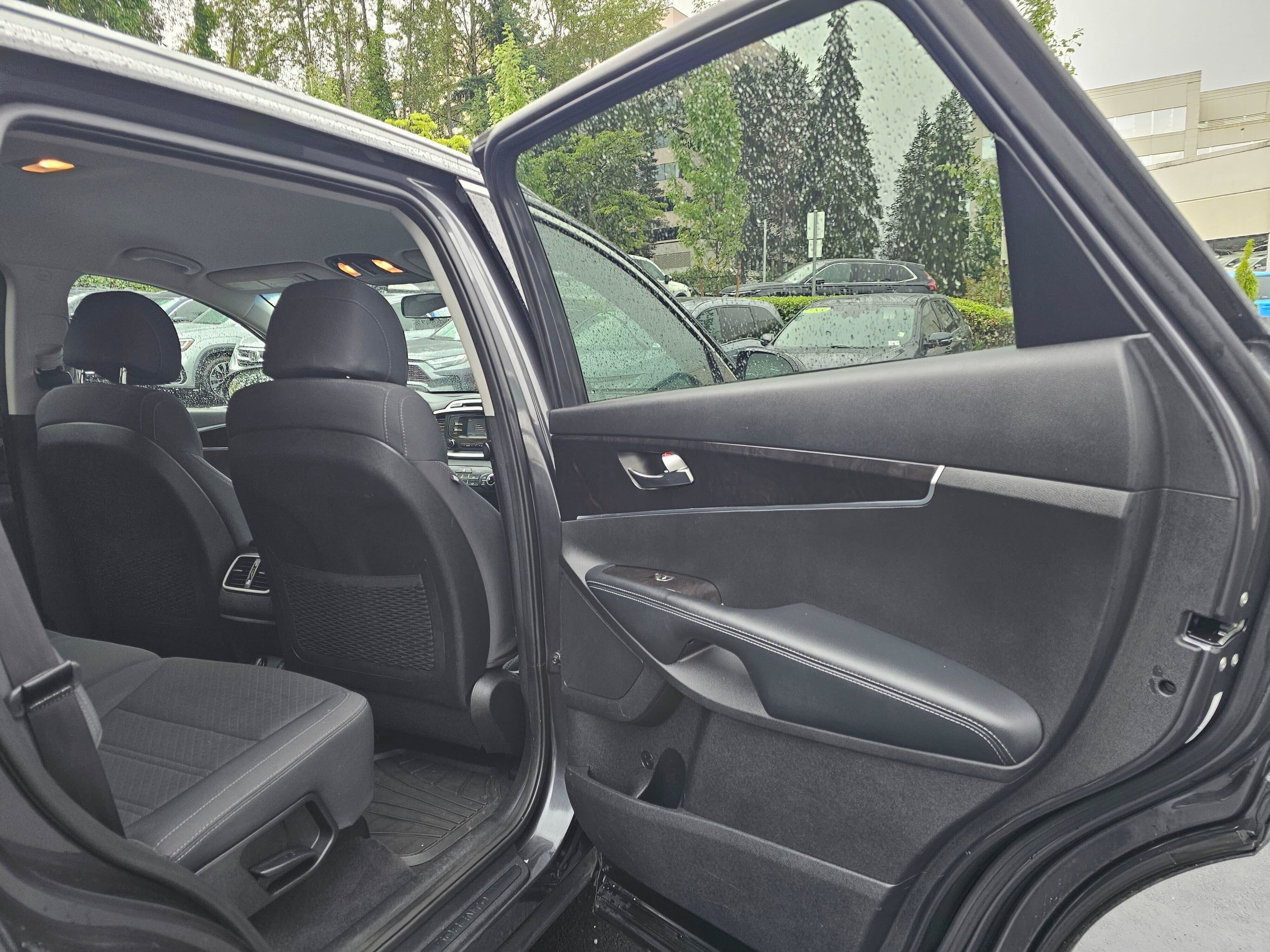 Used 2017 Kia Sorento FWD image 15
