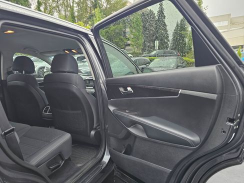 Used 2017 Kia Sorento FWD image 15
