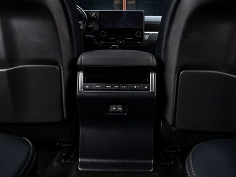 Used 2024 Lexus GX 550 w/ Accessory Package (Z1) AWD/4WD image 35
