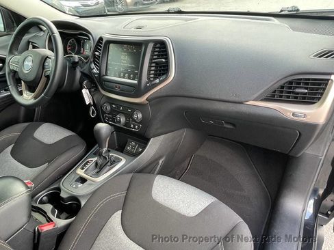 Used 2014 Jeep Cherokee Latitude FWD image 16