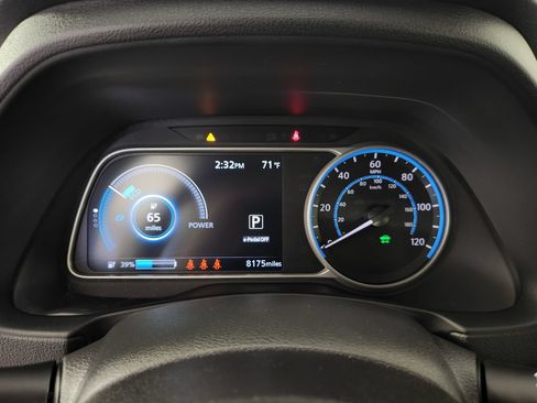 Used 2025 Nissan Leaf S FWD image 23