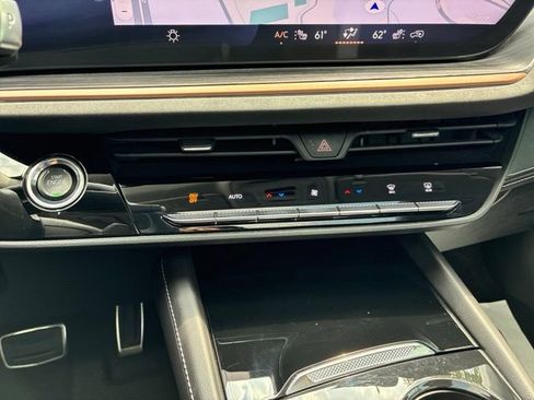Certified 2025 Buick Envision Sport Touring AWD/4WD image 29