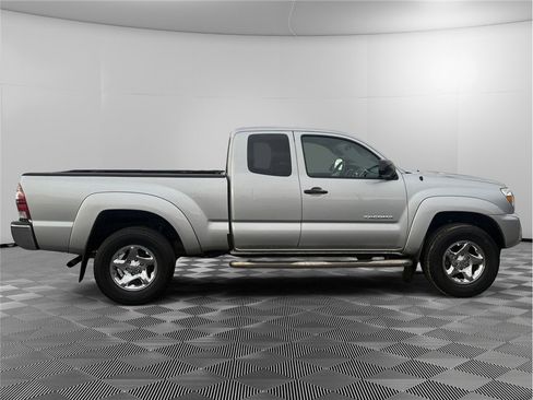 Used 2012 Toyota Tacoma 4x4 Access Cab V6 w/ SR5 Pkg image 7