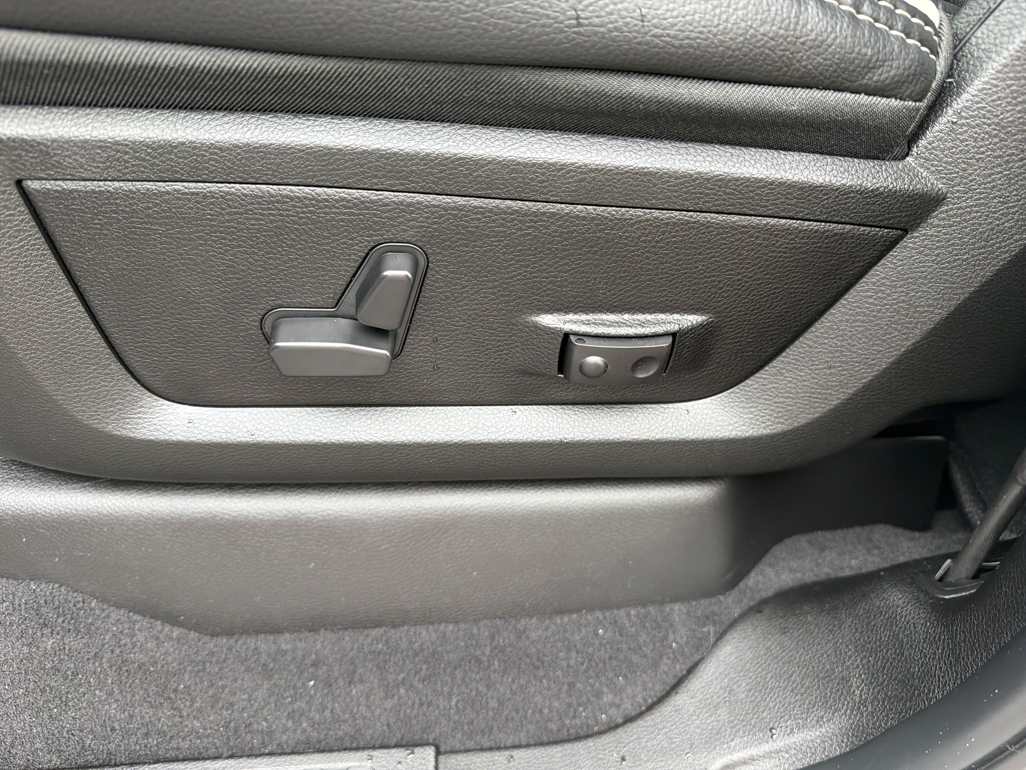 Used 2026 RAM 2500 Laramie AWD/4WD image 18