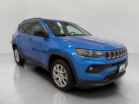 Used 2023 Jeep Compass Latitude AWD/4WD image 1