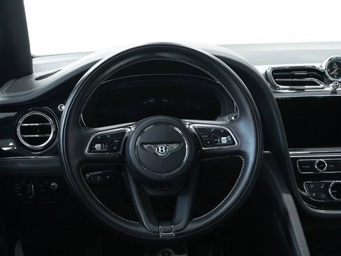 Certified 2021 Bentley Bentayga image 31