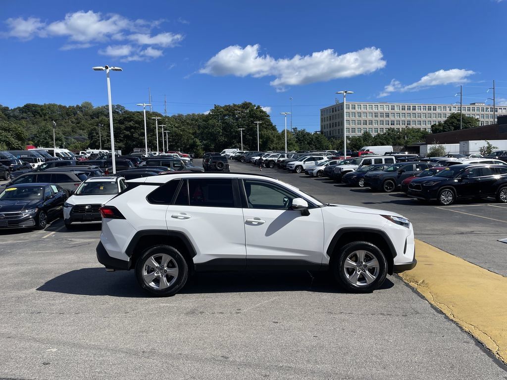 Used 2025 Toyota RAV4 XLE AWD/4WD image 7
