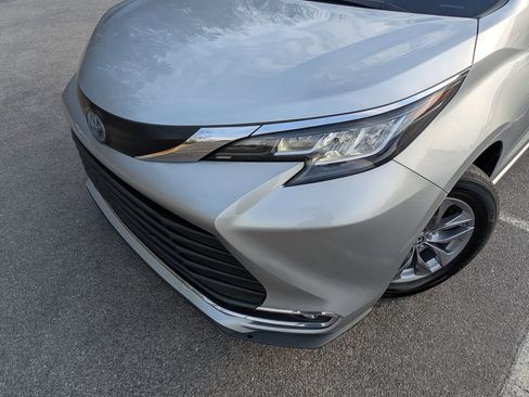 Used 2023 Toyota Sienna XLE image 13