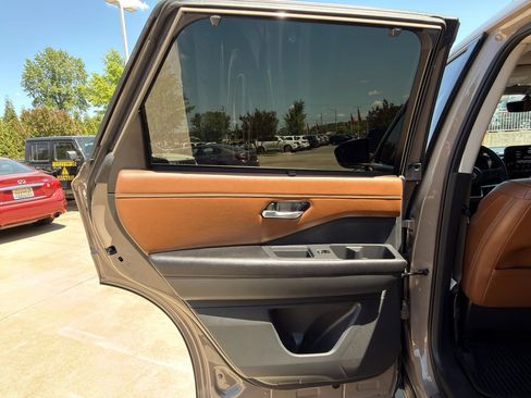 Used 2023 Nissan Pathfinder Platinum w/ Lighting Package (N92) image 23