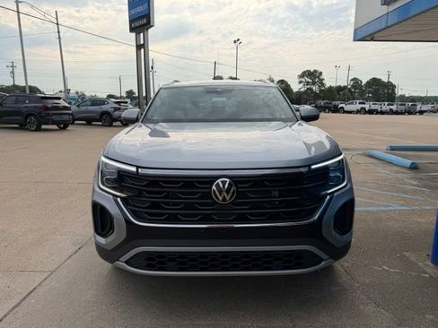 Used 2026 Volkswagen Atlas Cross Sport SE FWD image 2