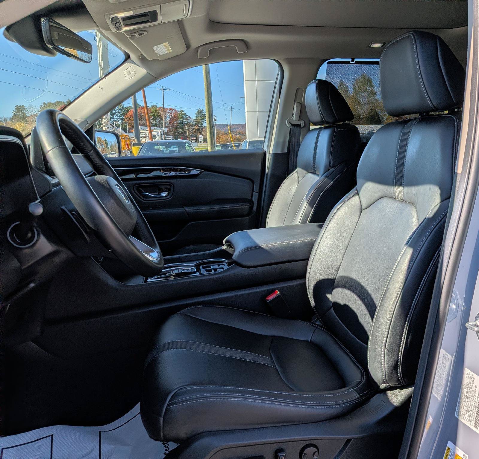 Certified 2025 Honda Pilot Touring image 12