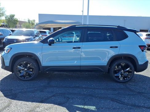 New 2026 Volkswagen Taos SE image 4