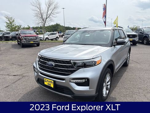 Used 2023 Ford Explorer XLT w/ Equipment Group 202A AWD/4WD image 3