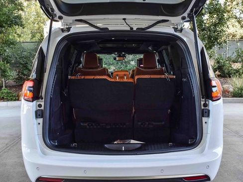 New 2026 Chrysler Pacifica Pinnacle w/ Trailer Tow Group image 25