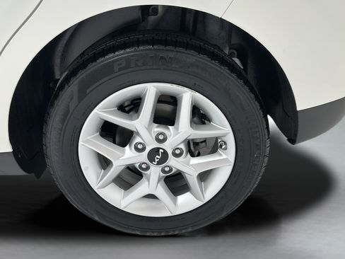 Used 2025 Kia Soul LX w/ LX Technology Package FWD image 8