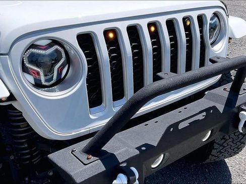 Used 2022 Jeep Gladiator Overland w/ Popular Equipment Package AWD/4WD image 32